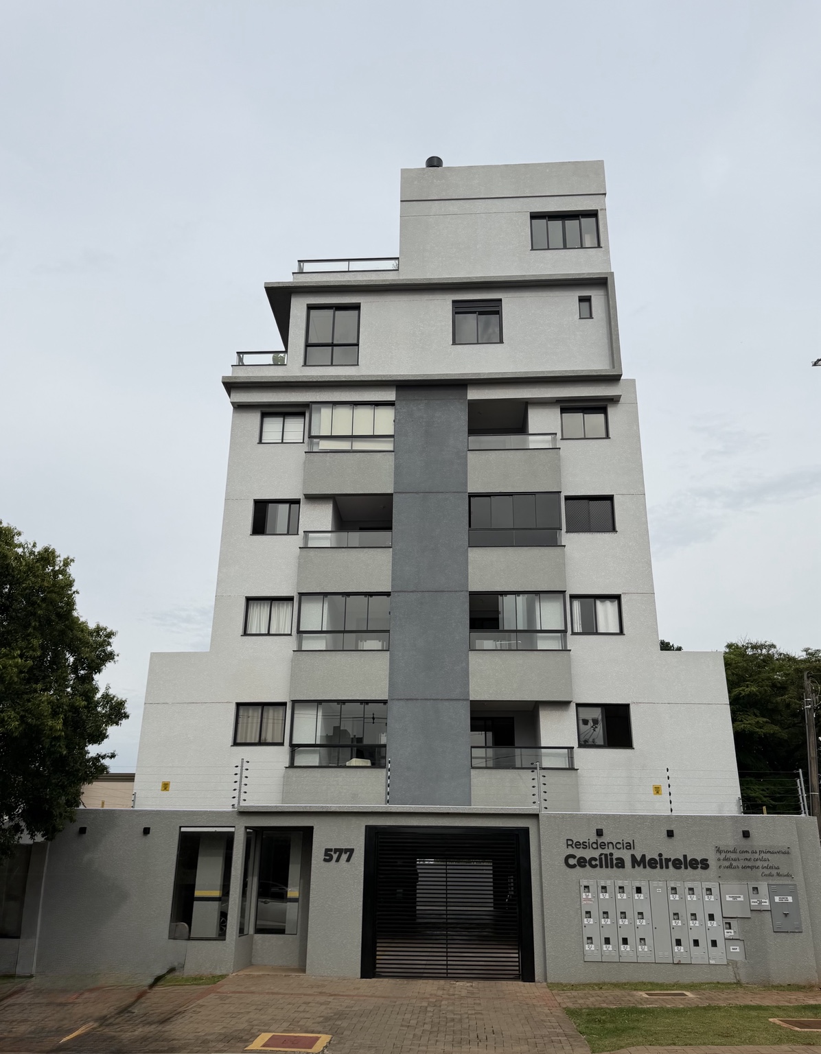 Fachada real do Residencial Cecília Meireles